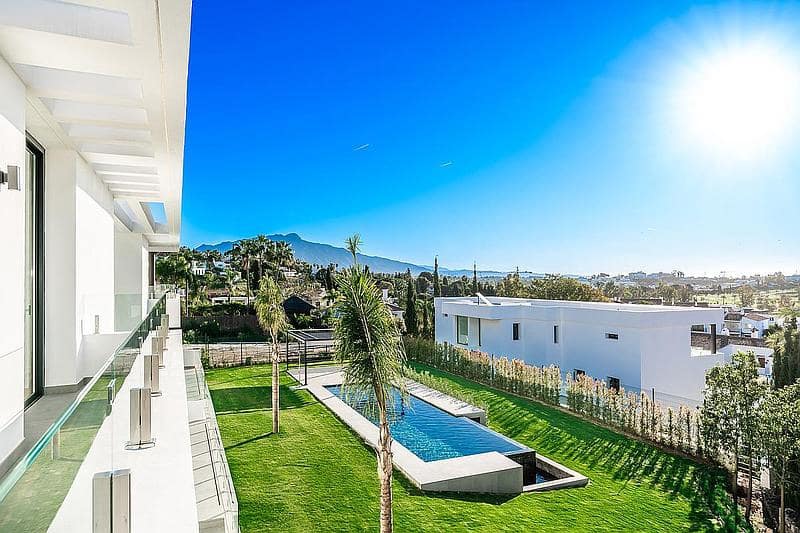 6 slaapkamer Villa te koop in Estepona met garage - € 4.000.000 (Ref: 9450944)