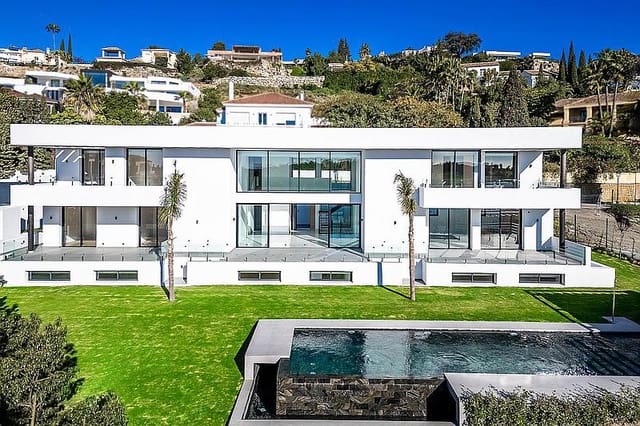 6 slaapkamer Villa te koop in Zona Calvario, Estepona met garage - € 4.000.000 (Ref: 9450944)