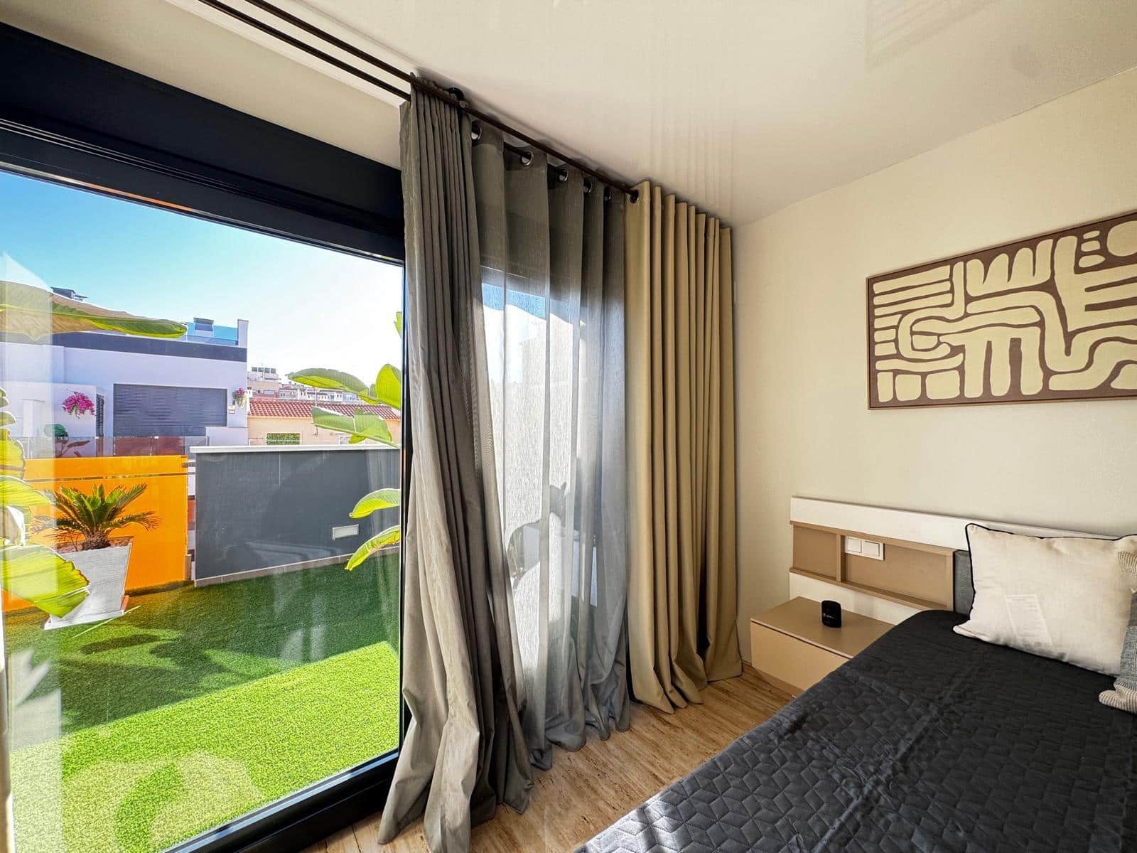 Ático de 4 habitaciones en Torrevieja en venta con piscina - 529.900 € (Ref: 9450946)