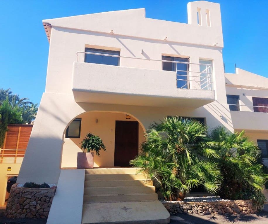 3 makuuhuone Huvila myytävänä paikassa Albir mukana uima-altaan 
autotalli - 560 000 € (Ref: 9452458)