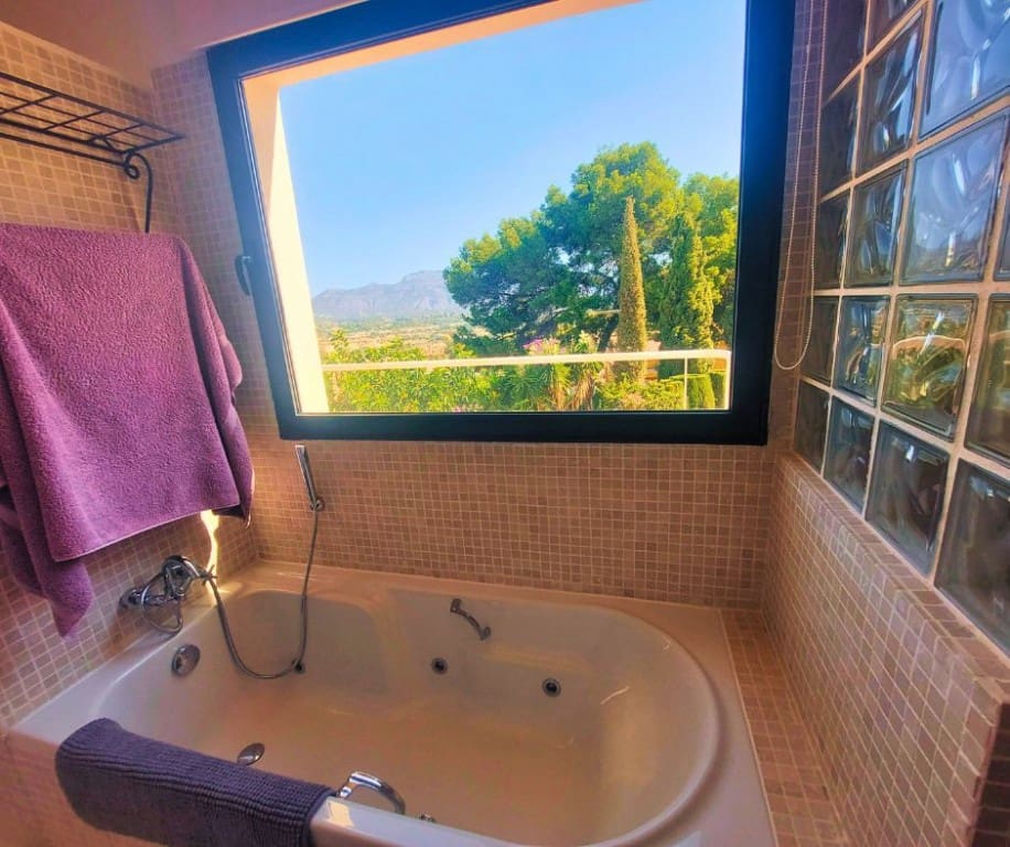 3 makuuhuone Huvila myytävänä paikassa Albir mukana uima-altaan 
autotalli - 560 000 € (Ref: 9452458)