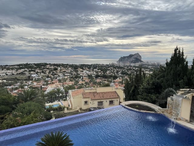 4 Zimmer Villa zu verkaufen in Canuta, Calpe / Calp mit Pool Garage - 1.250.000 € (Ref: 9452656)