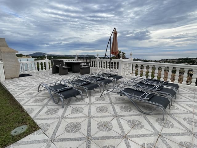 4 Zimmer Villa zu verkaufen in Canuta, Calpe / Calp mit Pool Garage - 1.250.000 € (Ref: 9452656)