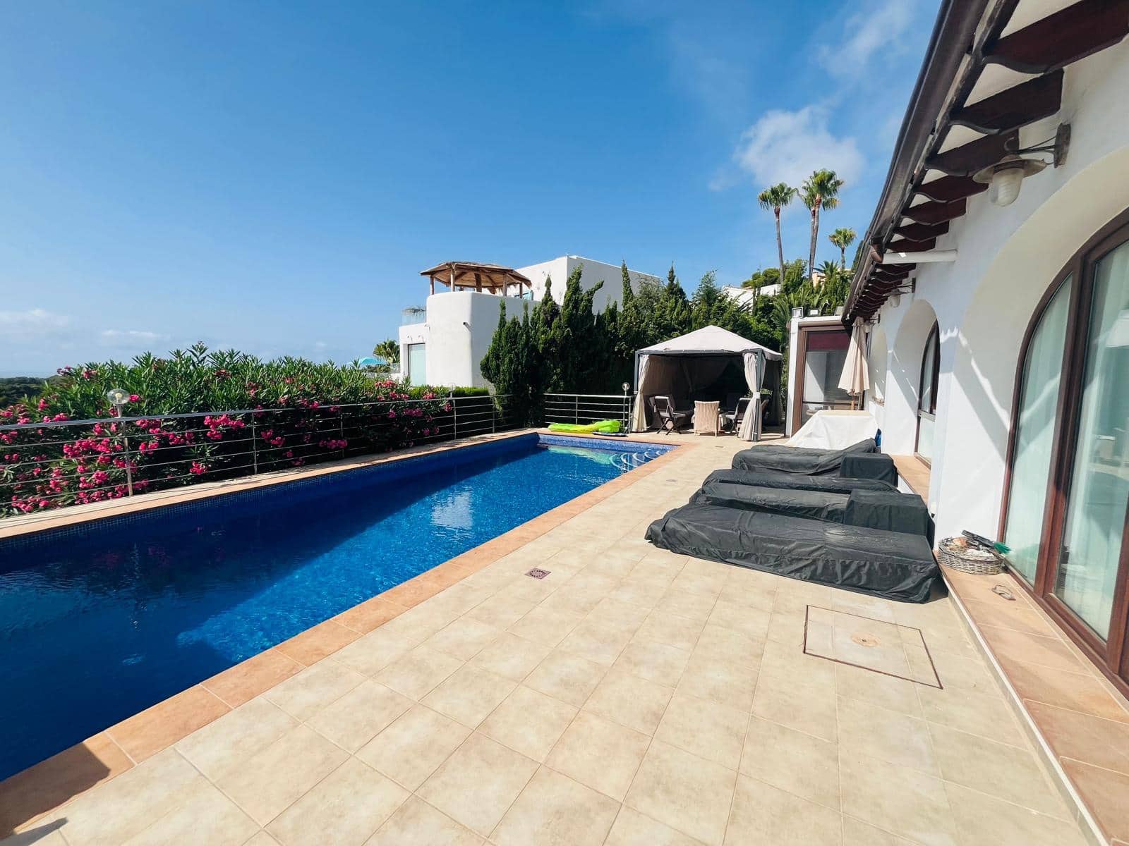 7 sypialnia Willa na sprzedaż w Moraira z basenem garażem - 995 000 € (Ref: 9452678)