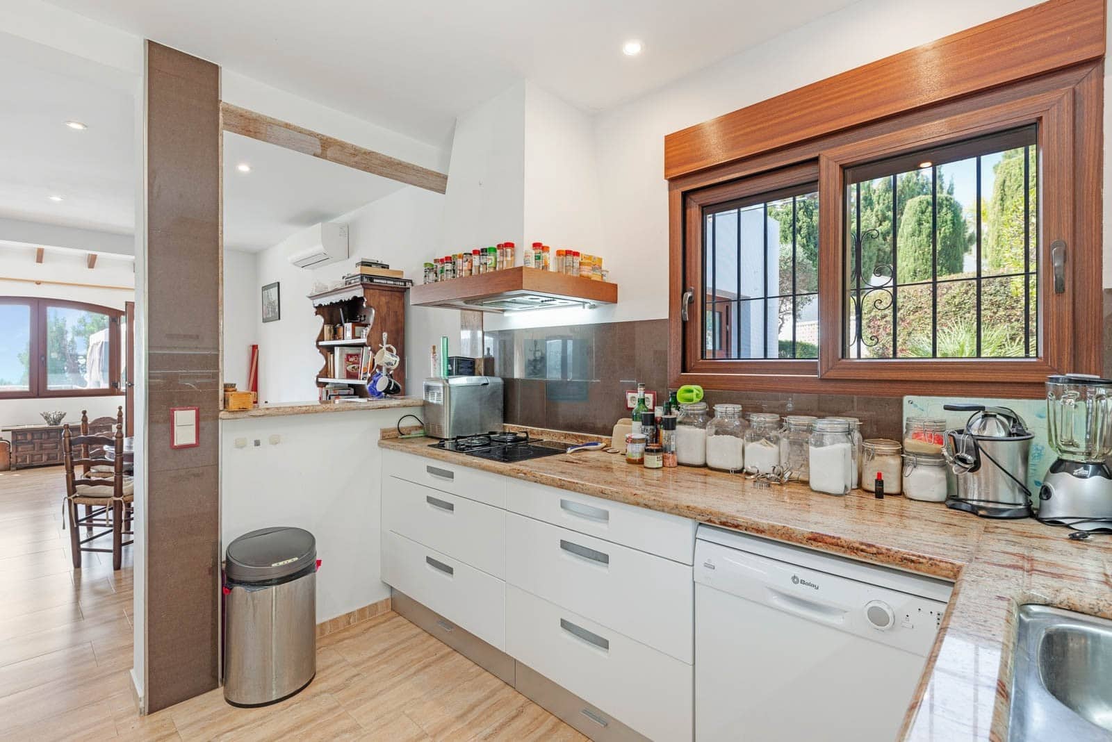 7 bedroom Villa for sale in Moraira with pool garage - € 995,000 (Ref: 9452678)