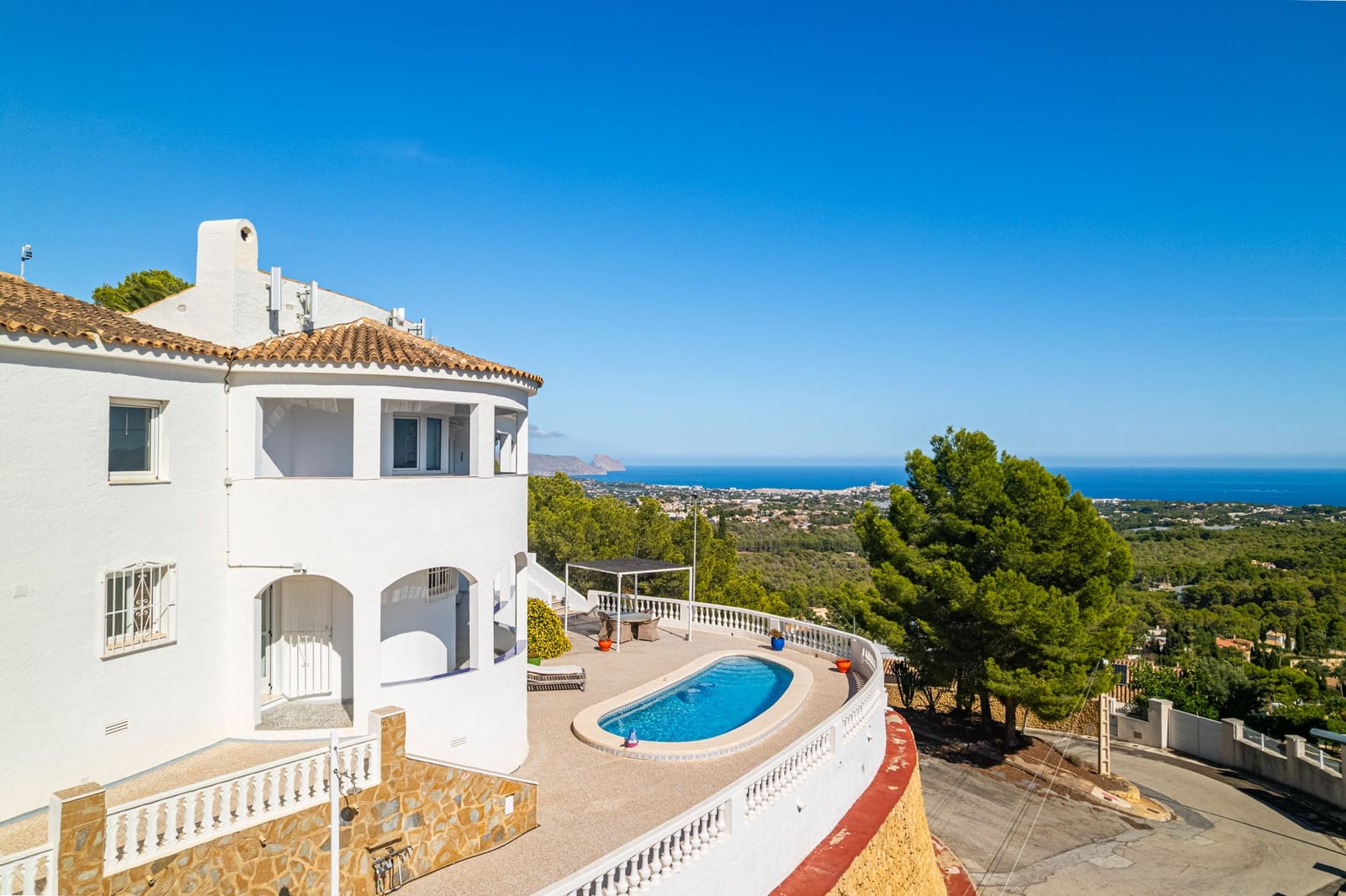 Chalet de 5 habitaciones en Alfaz del Pi / L'Alfàs del Pi en venta con garaje - 1.350.000 € (Ref: 9452682)