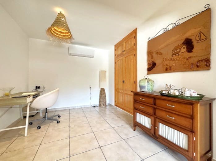 3 bedroom Villa for sale in Teulada with garage - € 625,000 (Ref: 9452685)