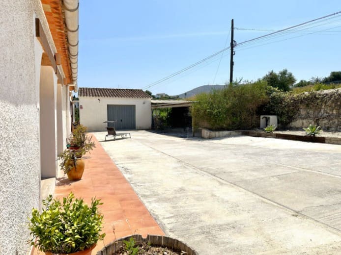 3 bedroom Villa for sale in Teulada with garage - € 625,000 (Ref: 9452685)