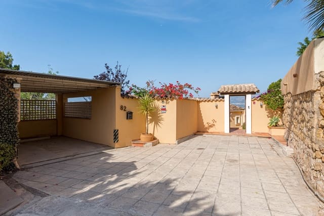 Chalet de 4 habitaciones en Altea en venta con piscina - 850.000 € (Ref: 9452687)