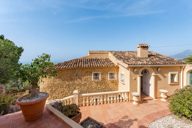 Chalet de 4 habitaciones en Altea en venta con piscina - 850.000 € (Ref: 9452687)