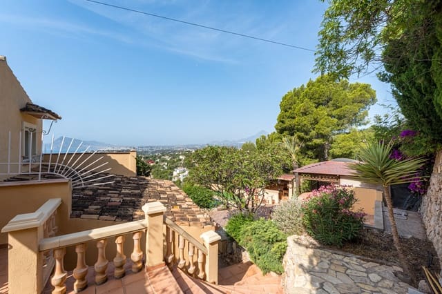 Chalet de 4 habitaciones en Altea en venta con piscina - 850.000 € (Ref: 9452687)