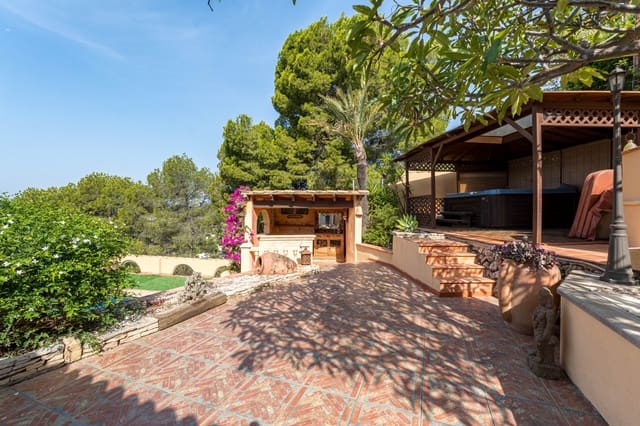 Chalet de 4 habitaciones en Altea en venta con piscina - 850.000 € (Ref: 9452687)