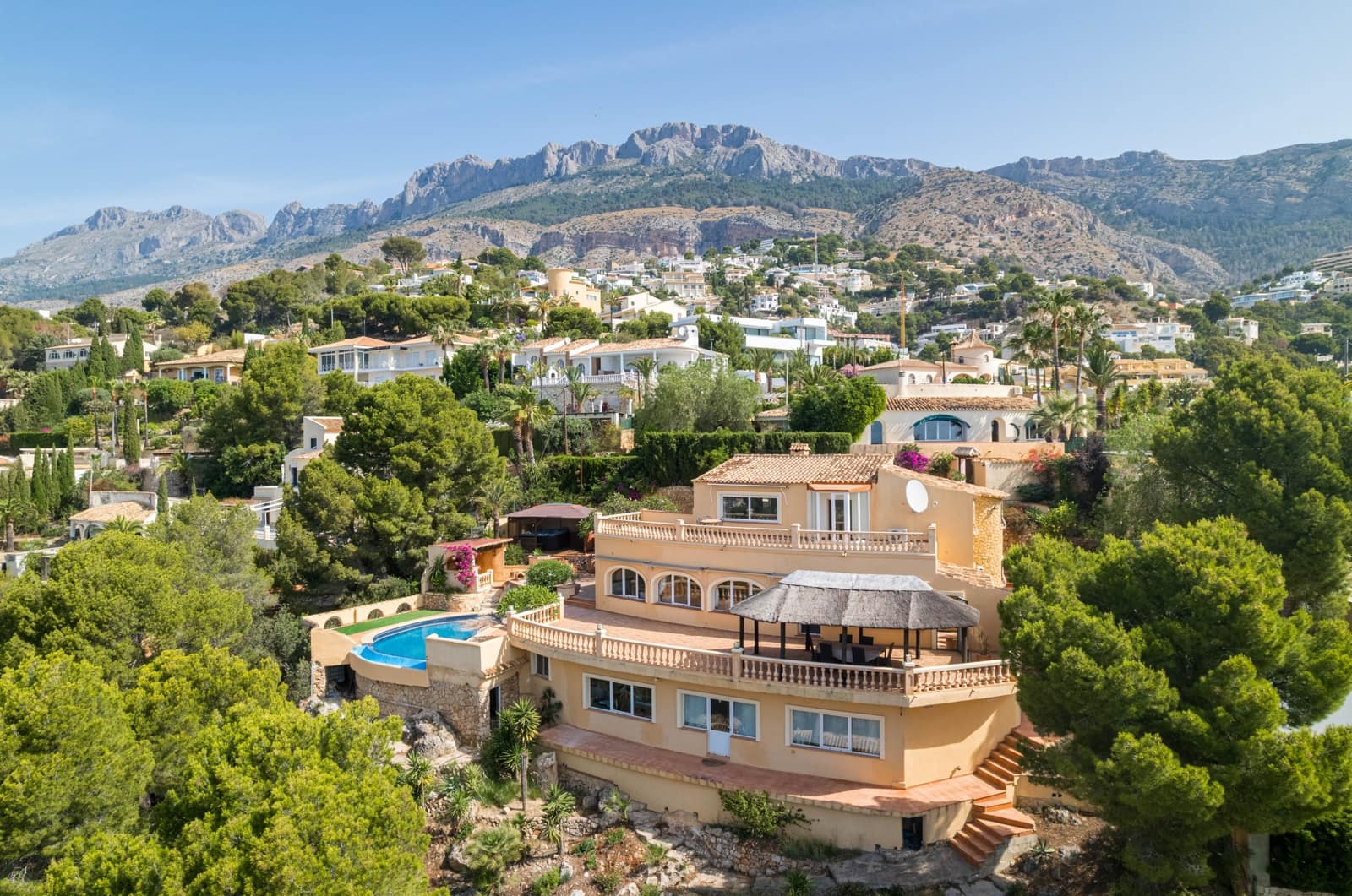 Chalet de 4 habitaciones en Altea en venta con piscina - 850.000 € (Ref: 9452687)
