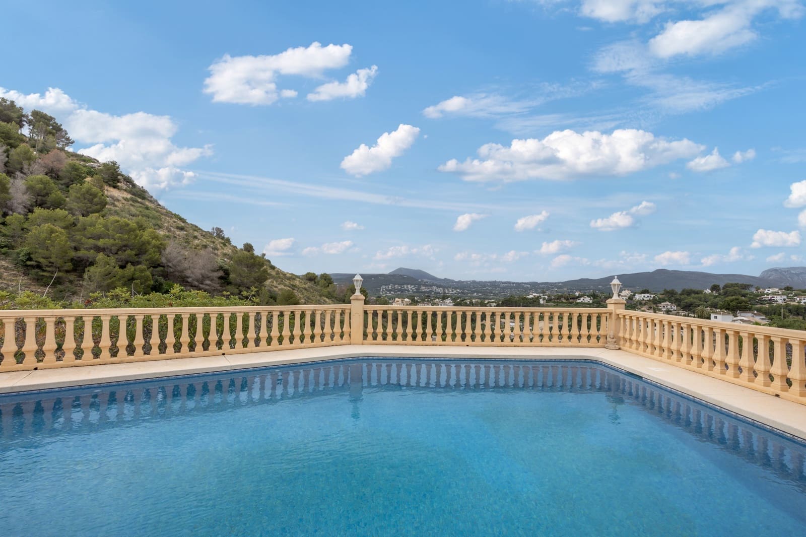 4 sypialnia Willa na sprzedaż w Javea / Xabia z basenem - 795 000 € (Ref: 9452697)