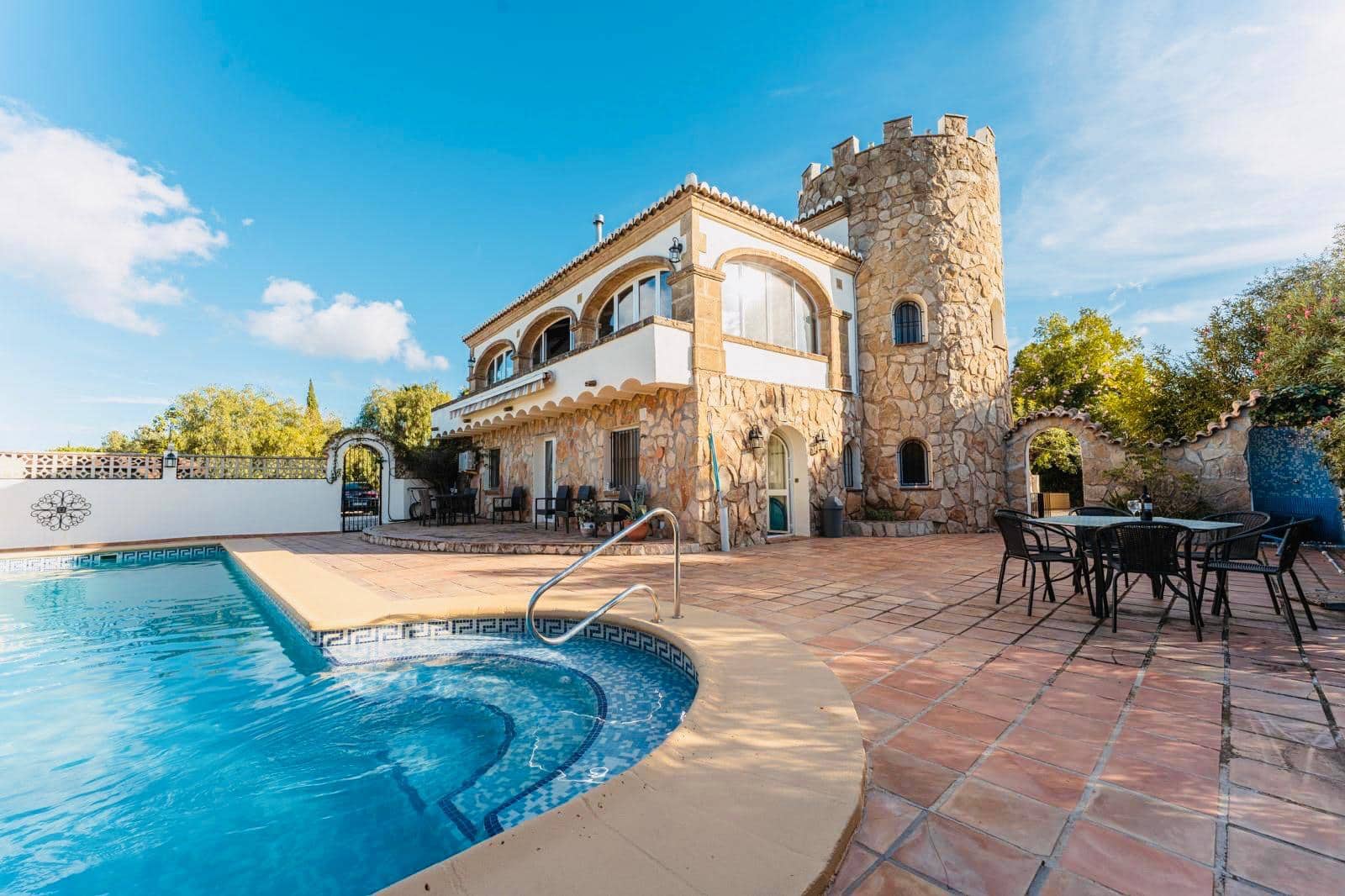 9 bedroom Villa for sale in Javea / Xabia - € 1,180,000 (Ref: 9452704)
