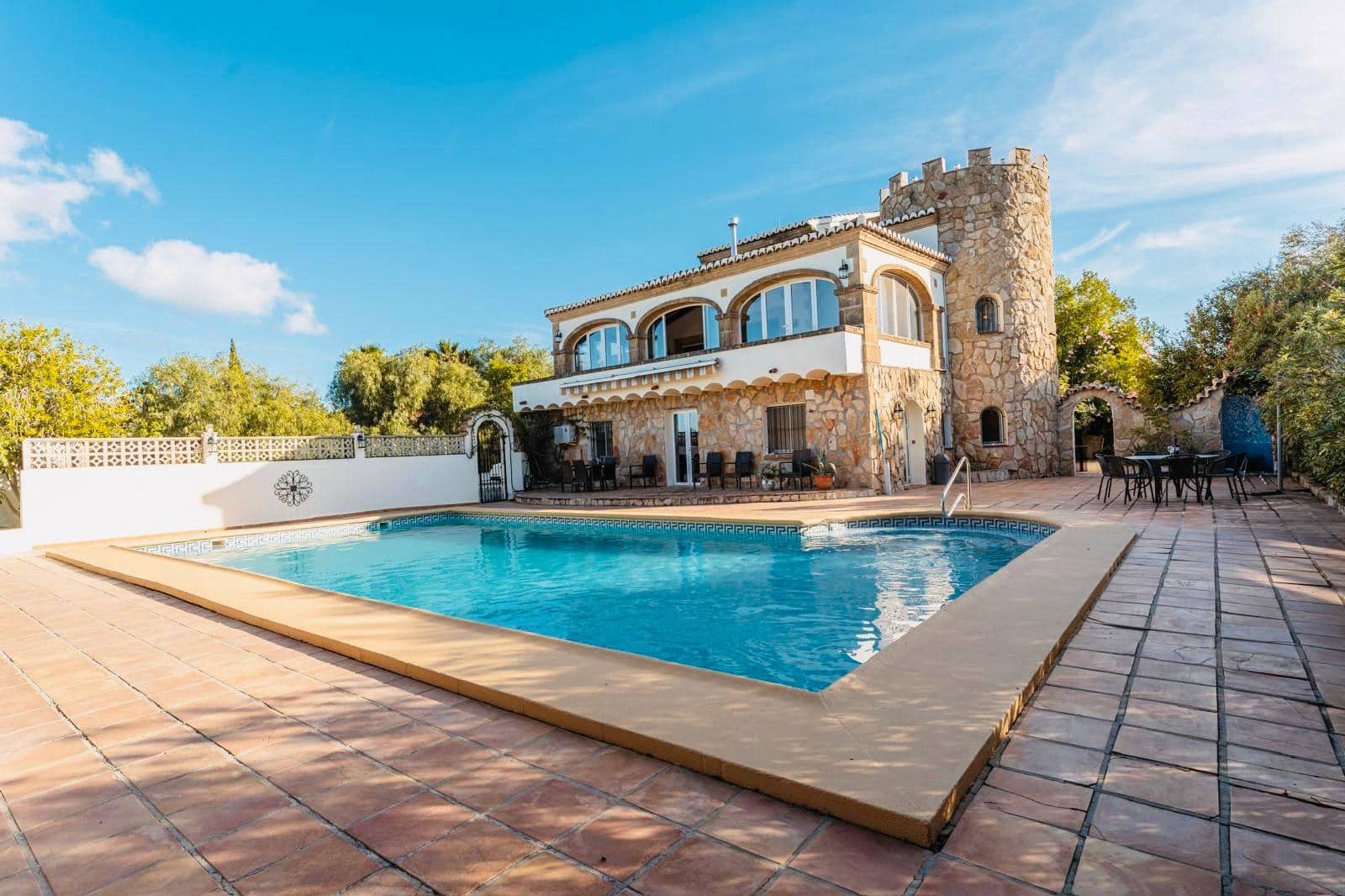 9 bedroom Villa for sale in Javea / Xabia - € 1,180,000 (Ref: 9452704)