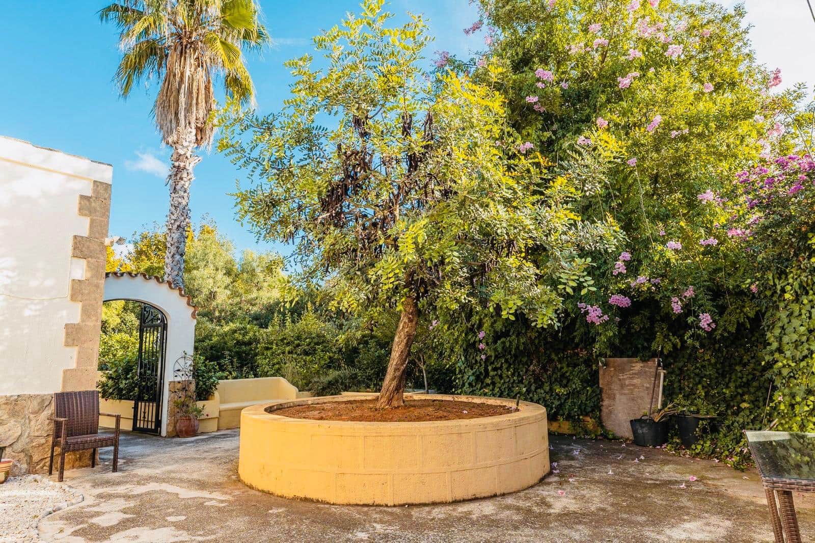 9 bedroom Villa for sale in Javea / Xabia - € 1,180,000 (Ref: 9452704)