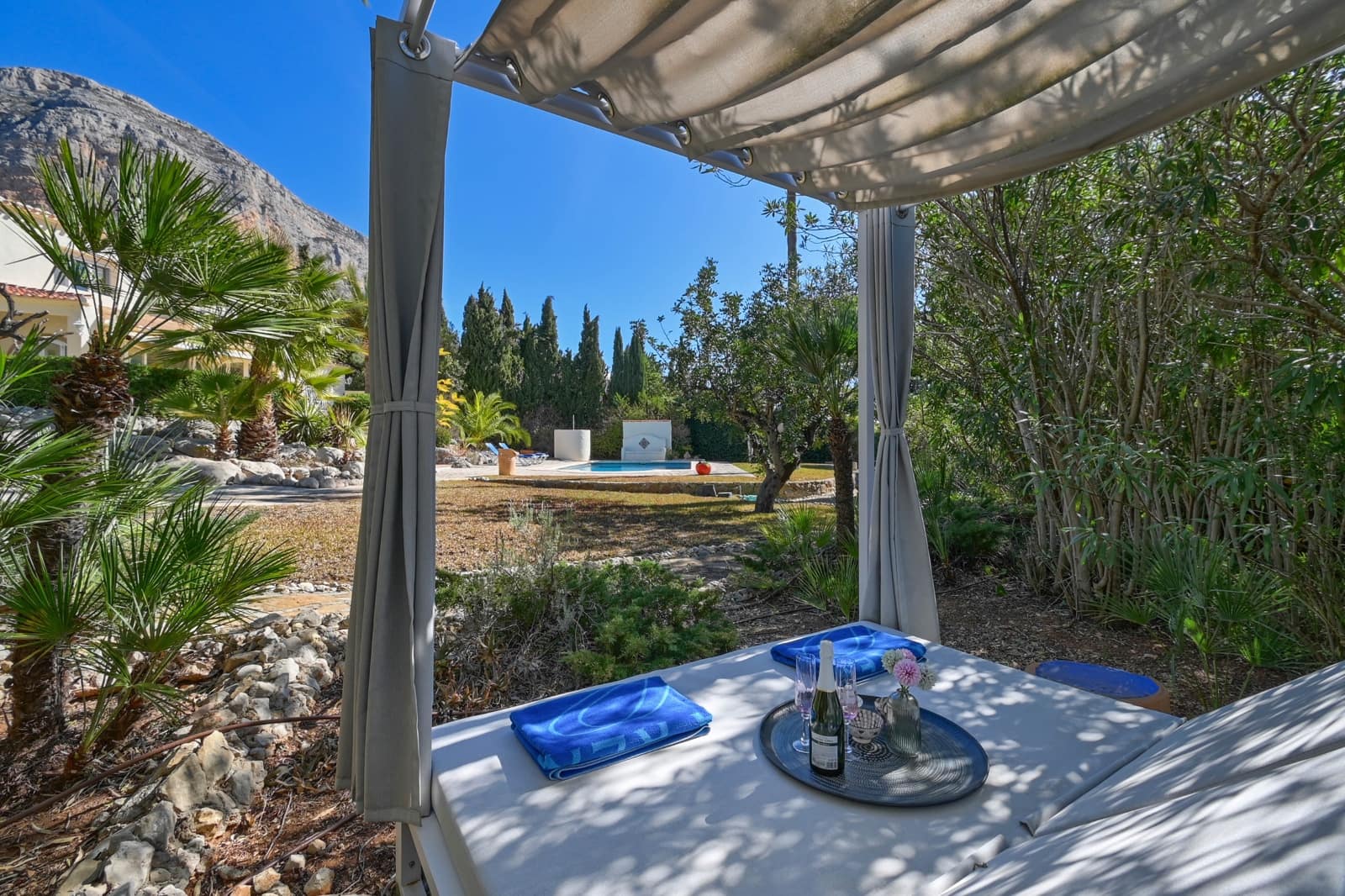 4 chambre Villa/Maison à vendre à Javea / Xabia avec piscine garage - 749 000 € (Ref: 9452713)