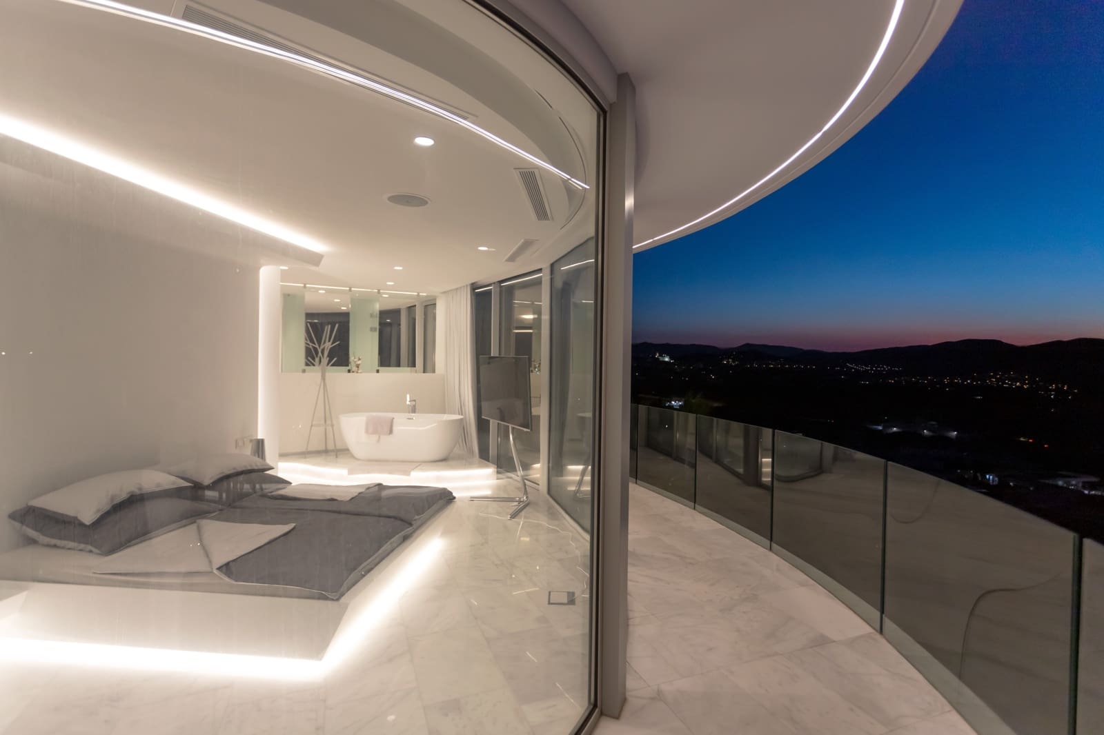 4 bedroom Villa for sale in Javea / Xabia with pool - € 2,950,000 (Ref: 9452716)