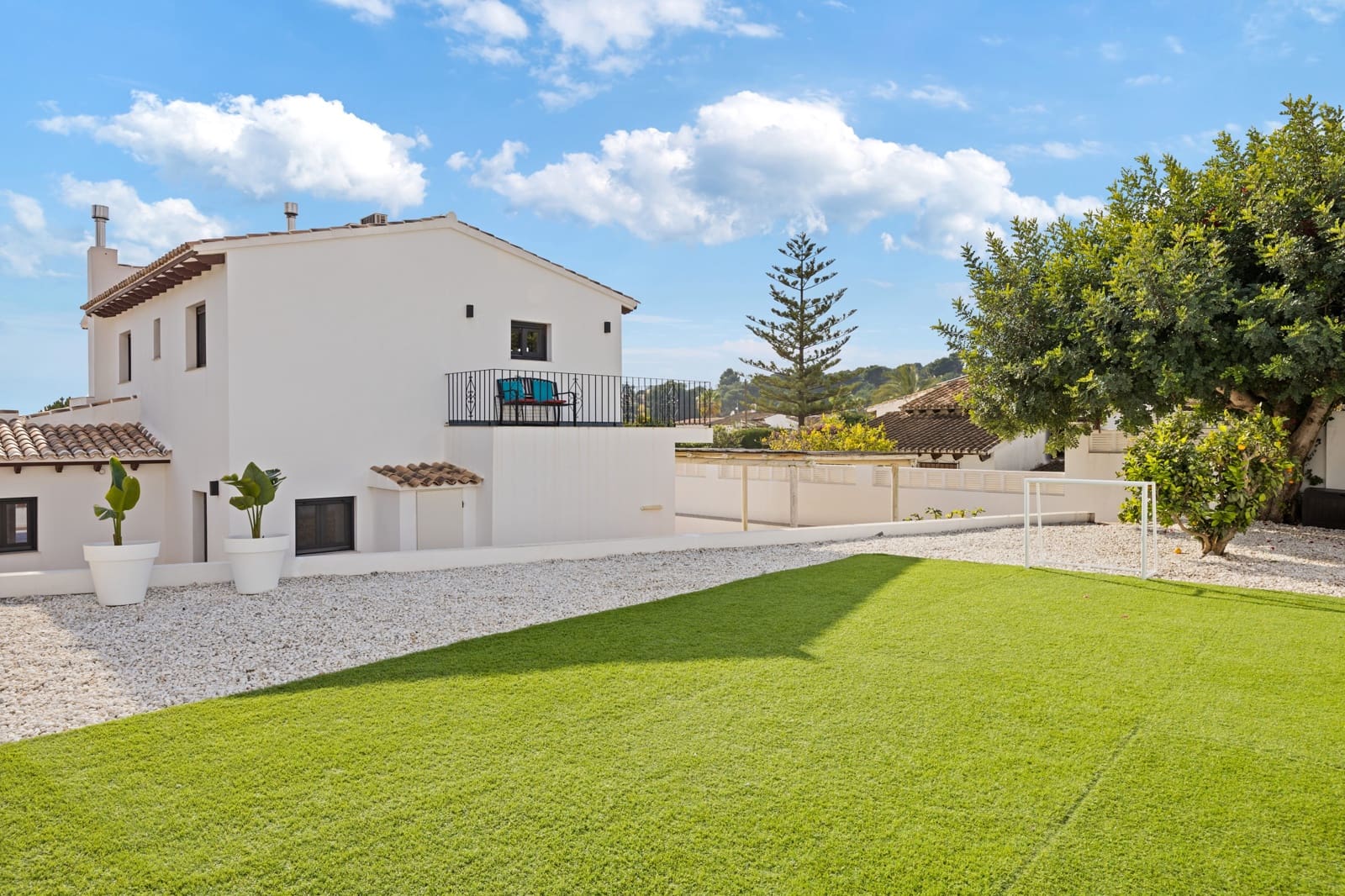 4 bedroom Villa for sale in Moraira - € 795,000 (Ref: 9457856)