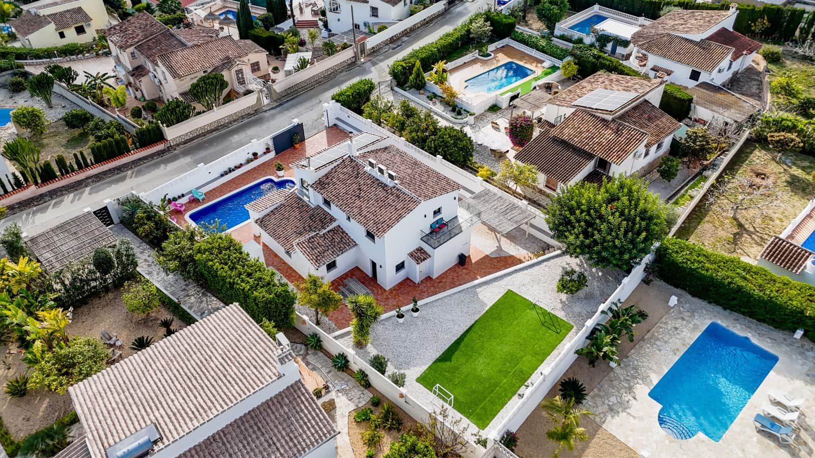 4 bedroom Villa for sale in Moraira - € 795,000 (Ref: 9457856)