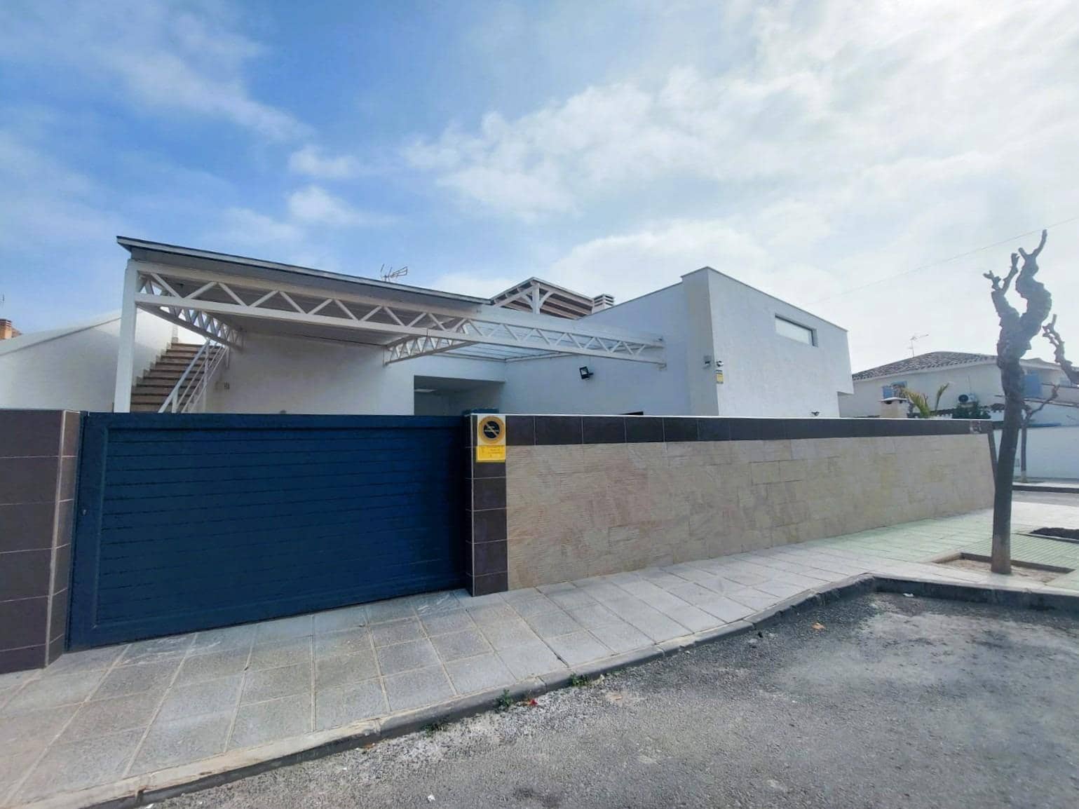 Chalet de 3 habitaciones en Pilar de la Horadada en venta con garaje - 598.000 € (Ref: 9462112)