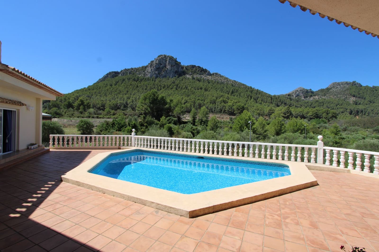 Chalet de 3 habitaciones en Orba en venta con piscina garaje - 600.000 € (Ref: 9473469)