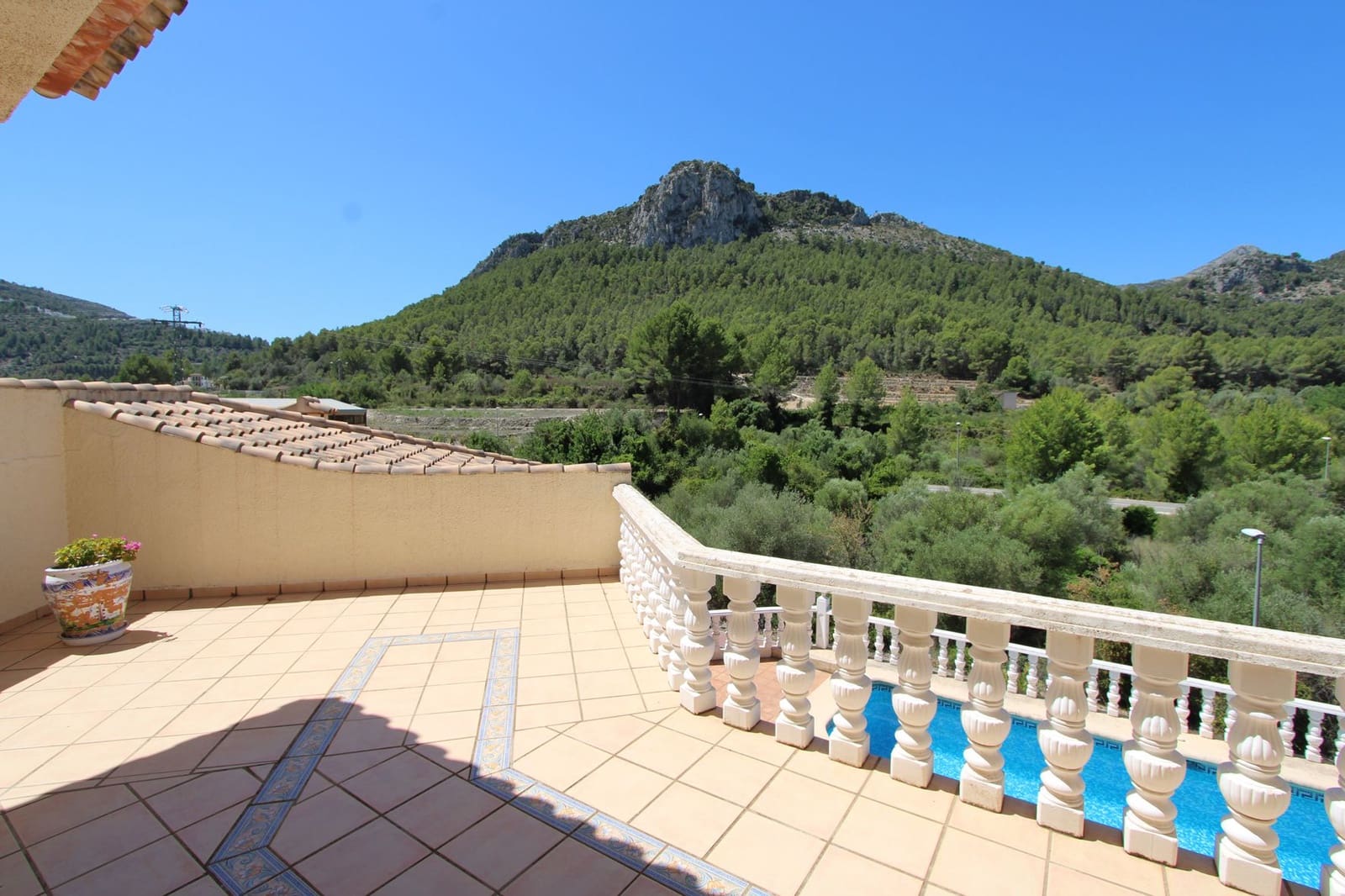 Chalet de 3 habitaciones en Orba en venta con piscina garaje - 600.000 € (Ref: 9473469)
