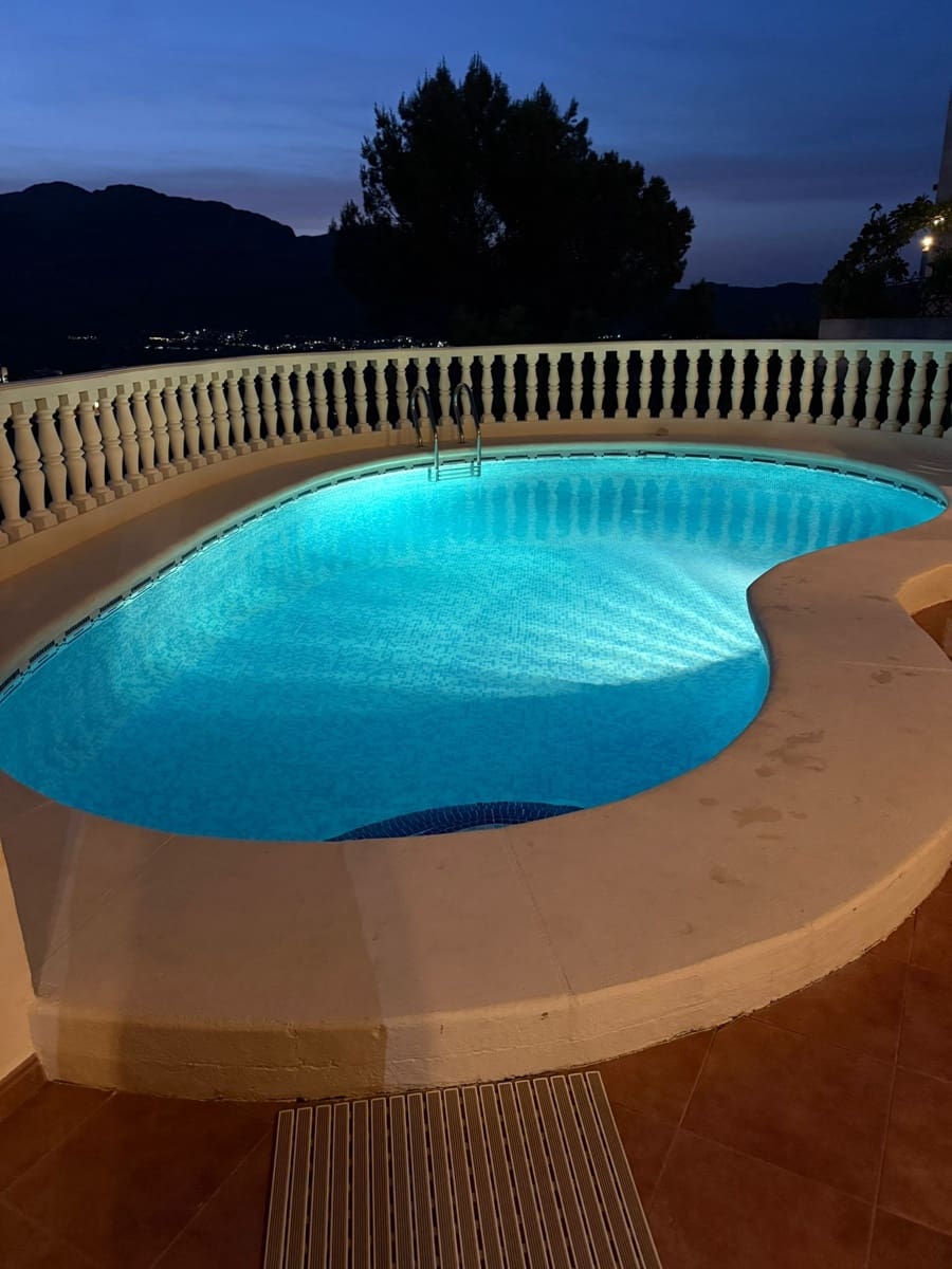 3 quarto Moradia para venda em Orba com piscina garagem - 525 000 € (Ref: 9473472)