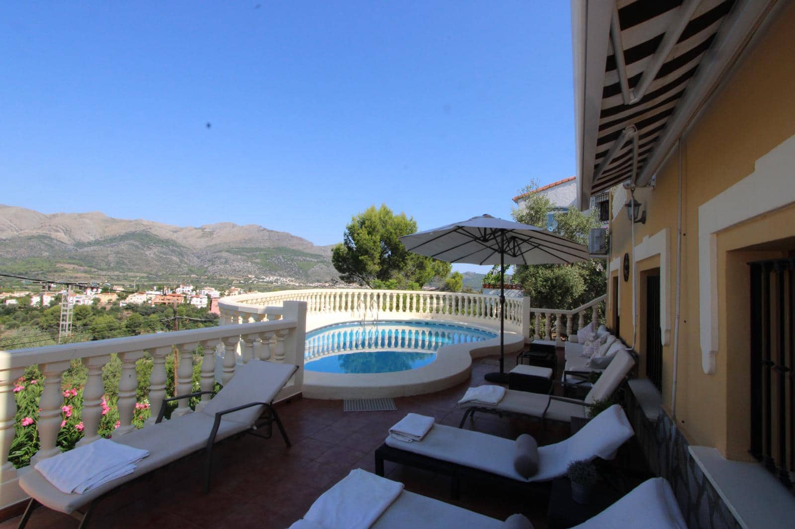 3 quarto Moradia para venda em Orba com piscina garagem - 525 000 € (Ref: 9473472)