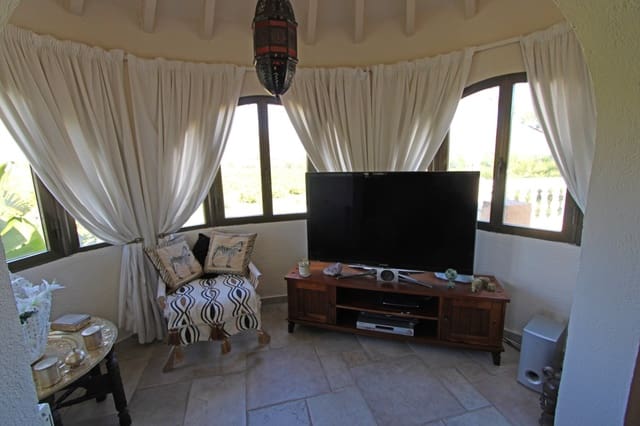 Chalet de 4 habitaciones en Orba en venta con piscina - 599.000 € (Ref: 9473482)