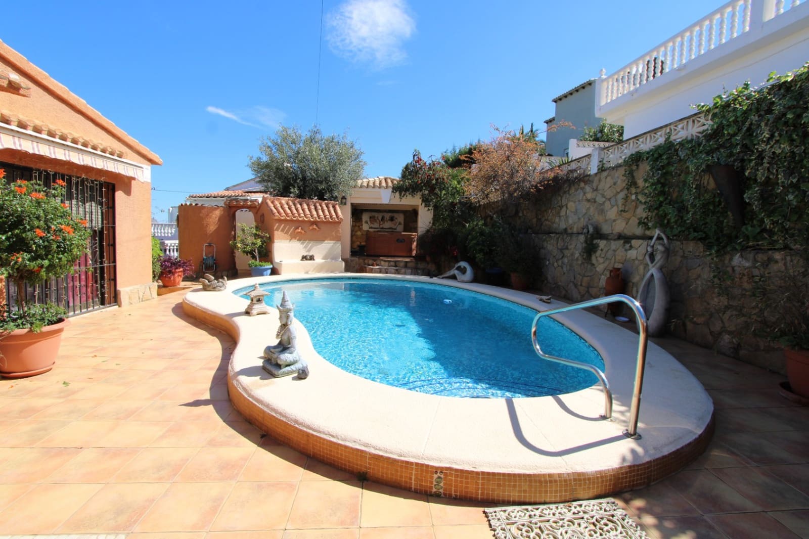4 Zimmer Villa zu verkaufen in Orba mit Pool - 599.000 € (Ref: 9473482)