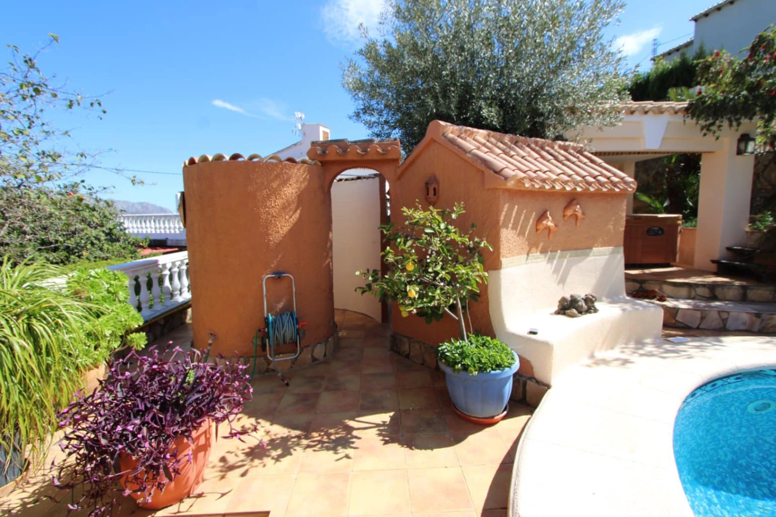 4 Zimmer Villa zu verkaufen in Orba mit Pool - 599.000 € (Ref: 9473482)