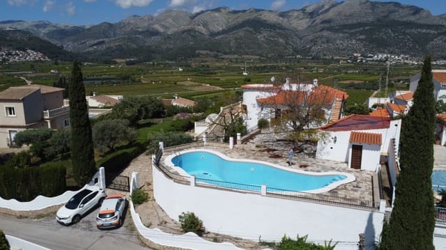 6 sovrum Villa till salu i Orba med pool garage - 690 000 € (Ref: 9473489)