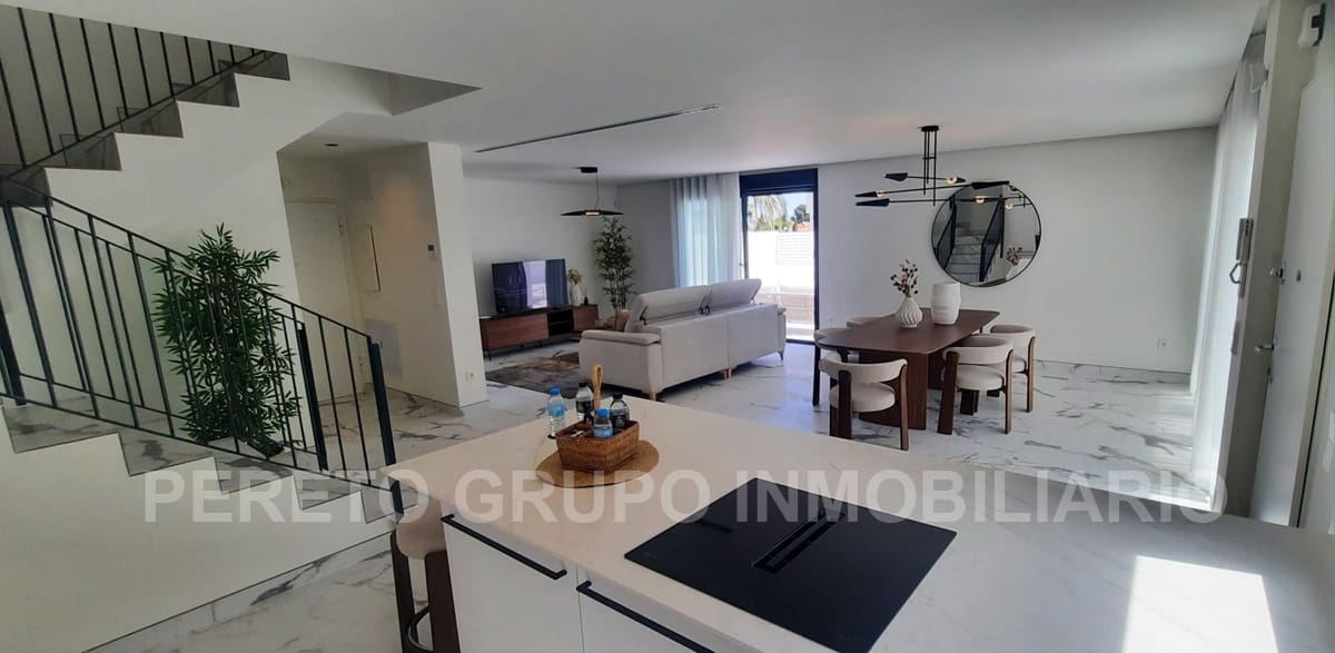 Chalet de 3 habitaciones en Dénia en venta con piscina - 675.000 € (Ref: 9473490)