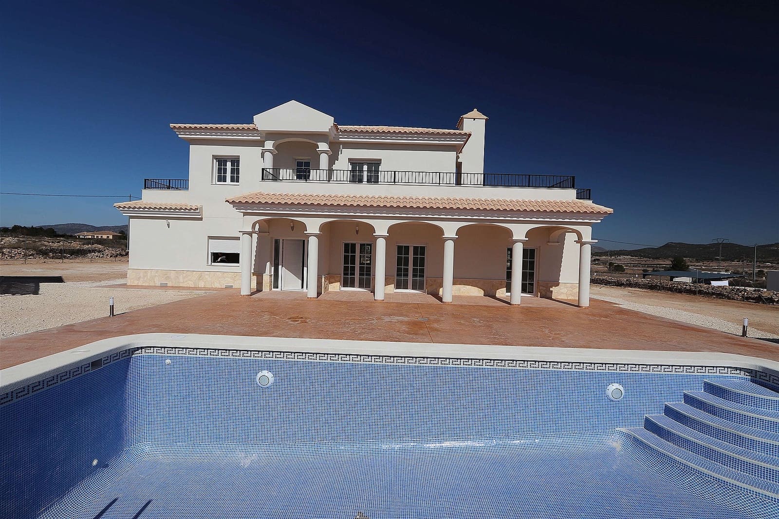 4 bedroom Villa for sale in Pinoso with pool - € 505,000 (Ref: 9476194)