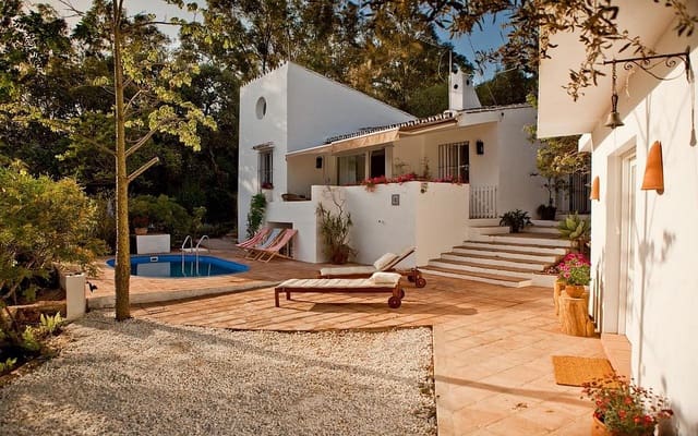 3 slaapkamer Villa te koop in Zona Calvario, Estepona met zwembad - € 945.000 (Ref: 9478919)
