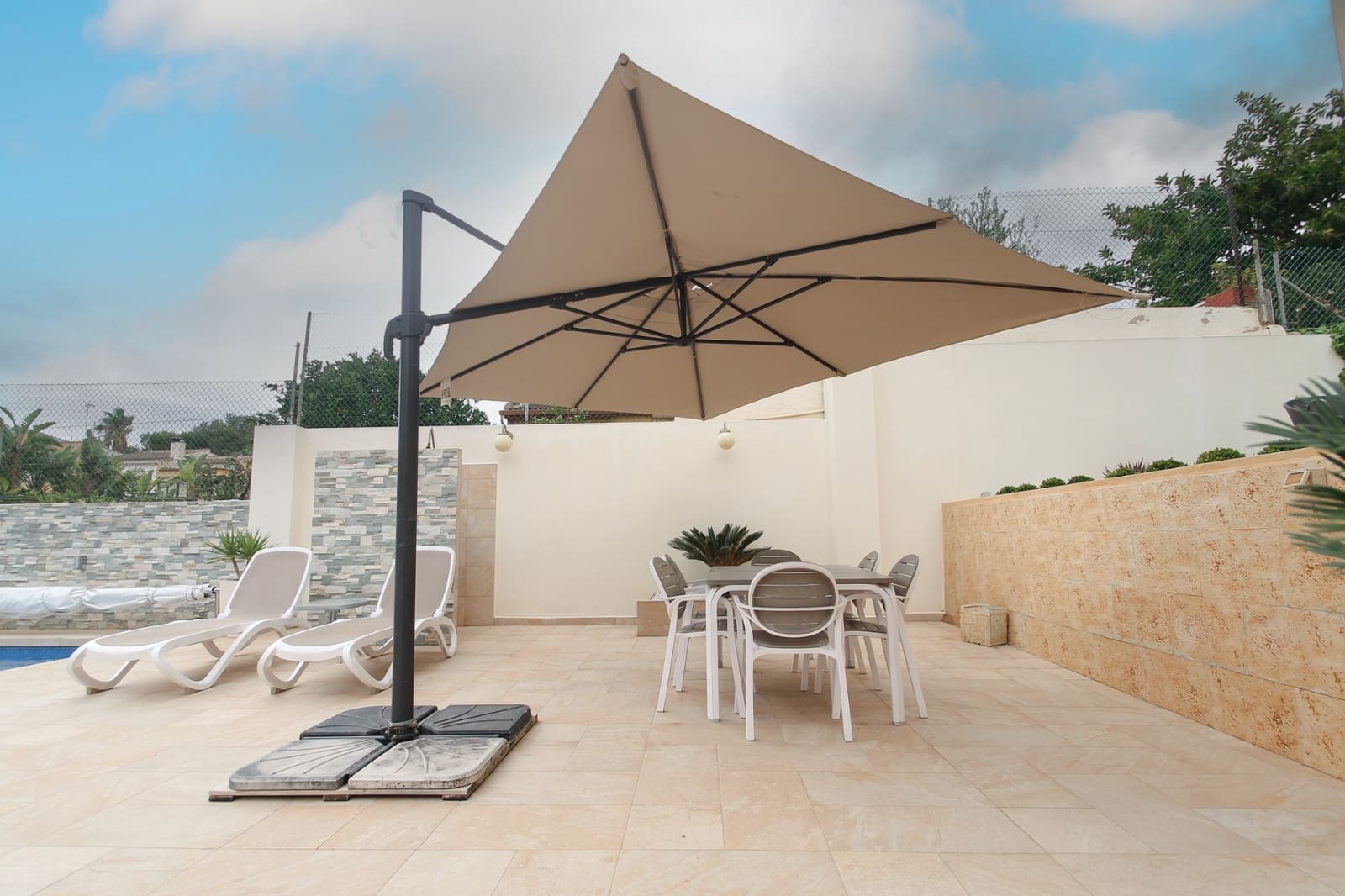 6 bedroom Villa for sale in Torrevieja - € 699,000 (Ref: 9499182)