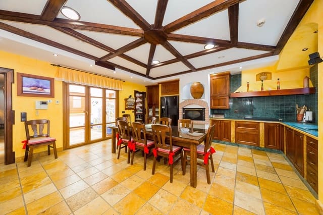 5 slaapkamer Commercieel te koop in Centro - Muelle Pesquero, Torrevieja - € 1.080.000 (Ref: 9499189)