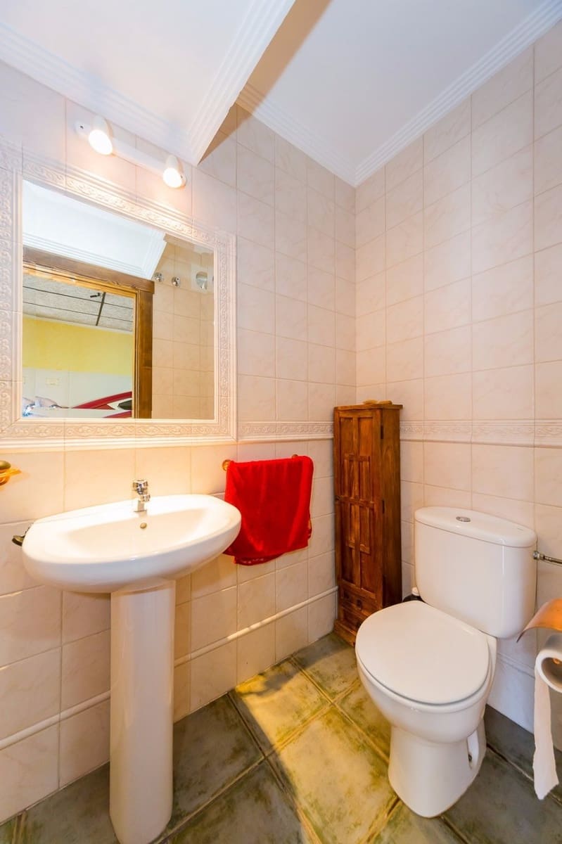 5 slaapkamer Commercieel te koop in Torrevieja - € 1.080.000 (Ref: 9499189)