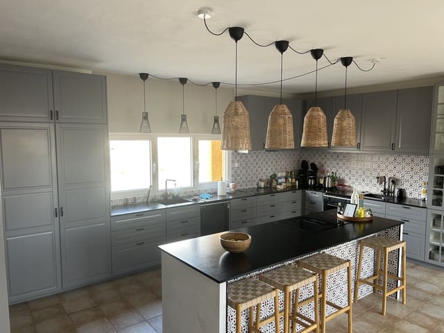 Local Comercial de 10 habitaciones en Jumilla en venta - 1.199.000 € (Ref: 9499199)