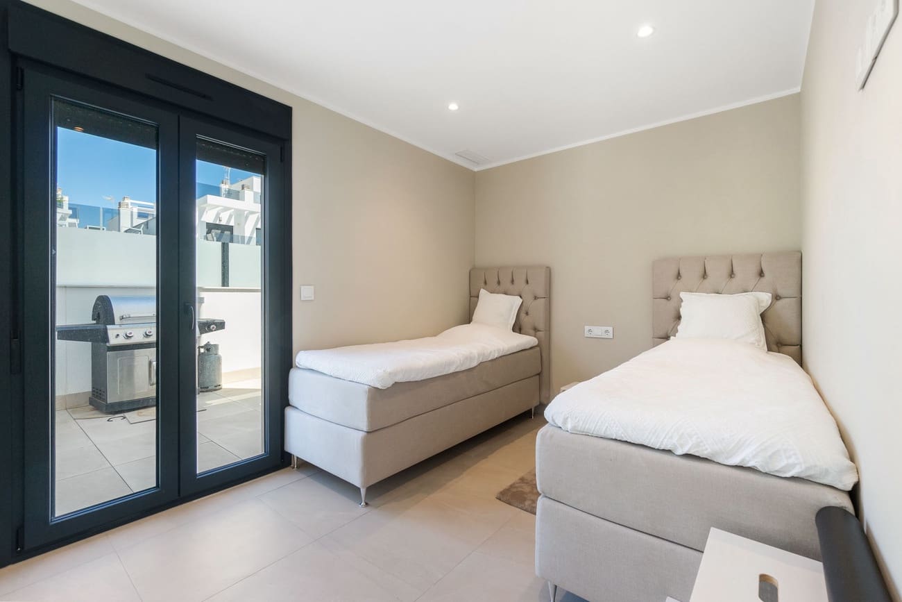 3 bedroom Villa for sale in Torre de la Horadada - € 599,000 (Ref: 9499200)