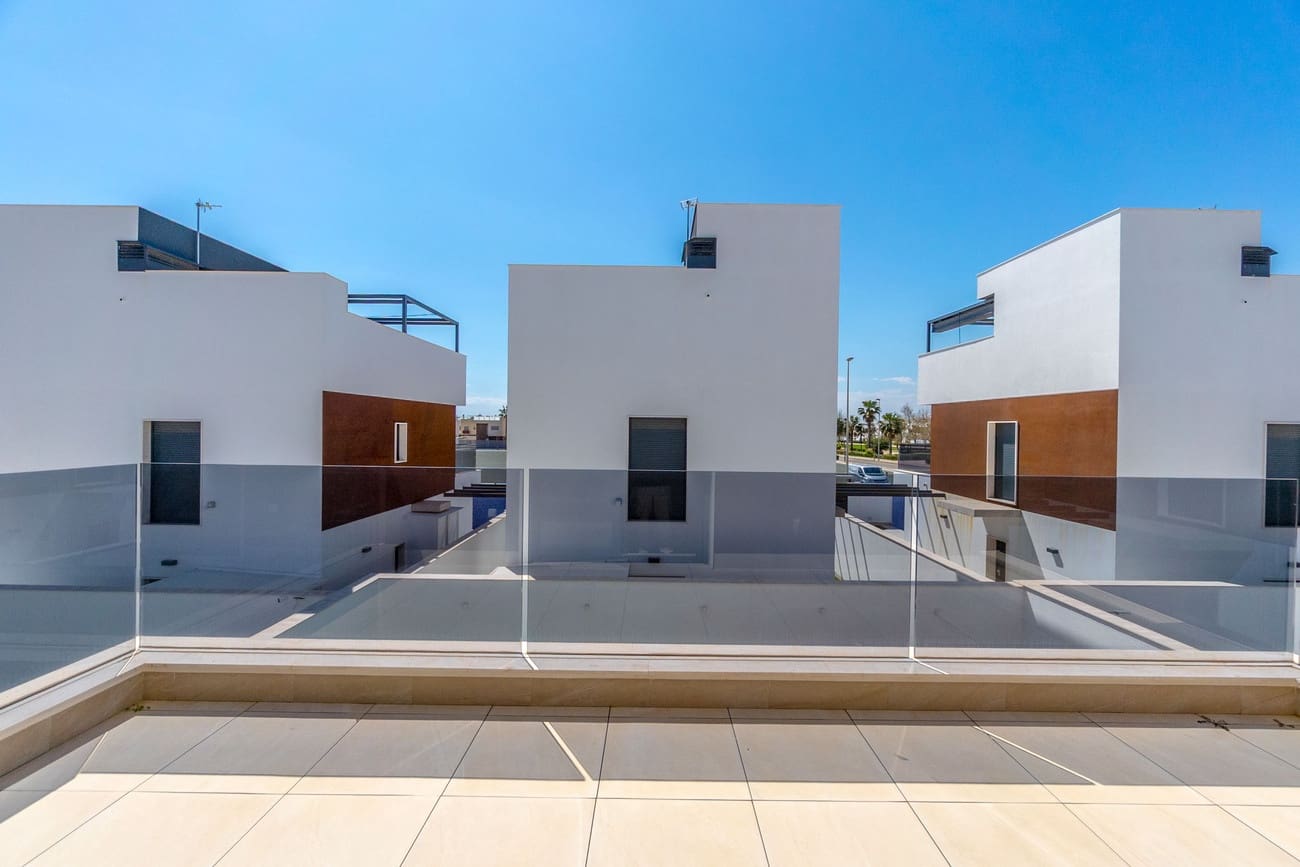3 bedroom Villa for sale in Torre de la Horadada - € 599,000 (Ref: 9499200)