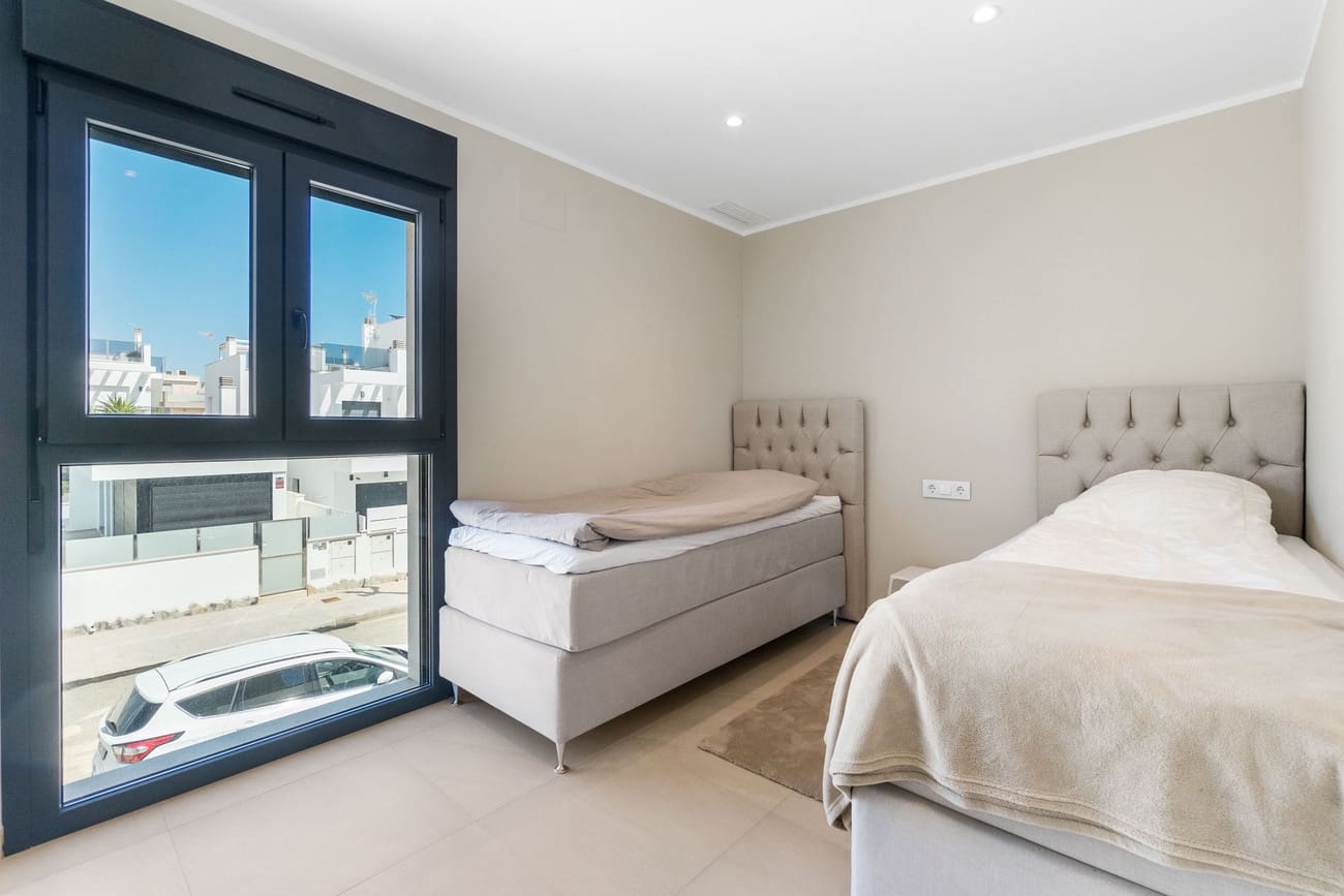 3 bedroom Villa for sale in Torre de la Horadada - € 599,000 (Ref: 9499200)