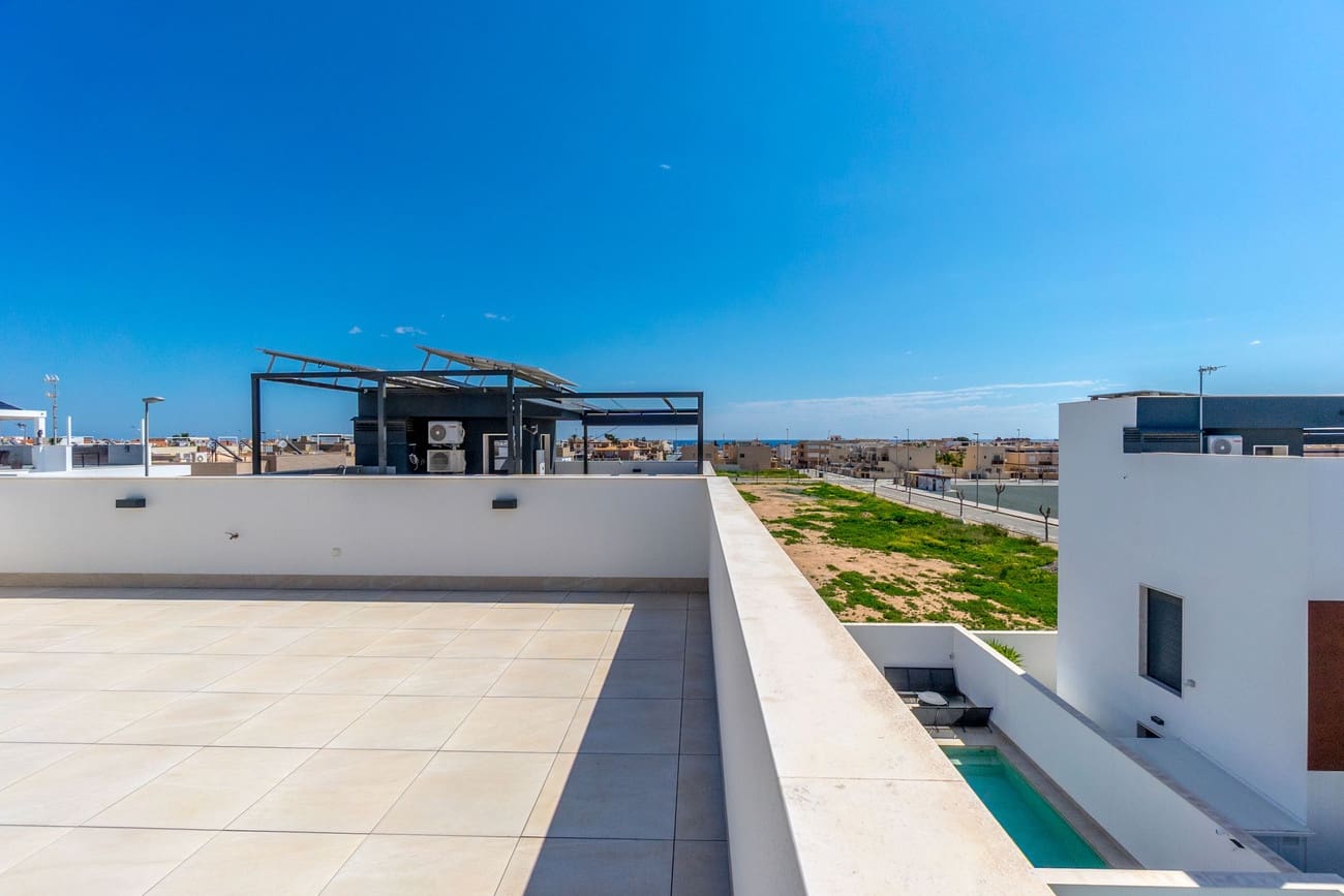 3 bedroom Villa for sale in Torre de la Horadada - € 599,000 (Ref: 9499200)