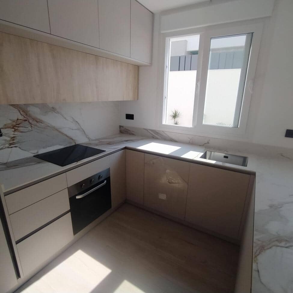 3 slaapkamer Penthouse te koop in Torrevieja met zwembad - € 640.000 (Ref: 9499207)