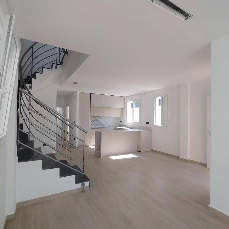 3 slaapkamer Penthouse te koop in Torrevieja met zwembad - € 640.000 (Ref: 9499207)