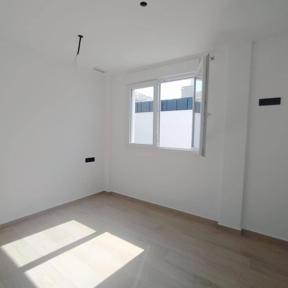 3 slaapkamer Penthouse te koop in Torrevieja met zwembad - € 640.000 (Ref: 9499207)