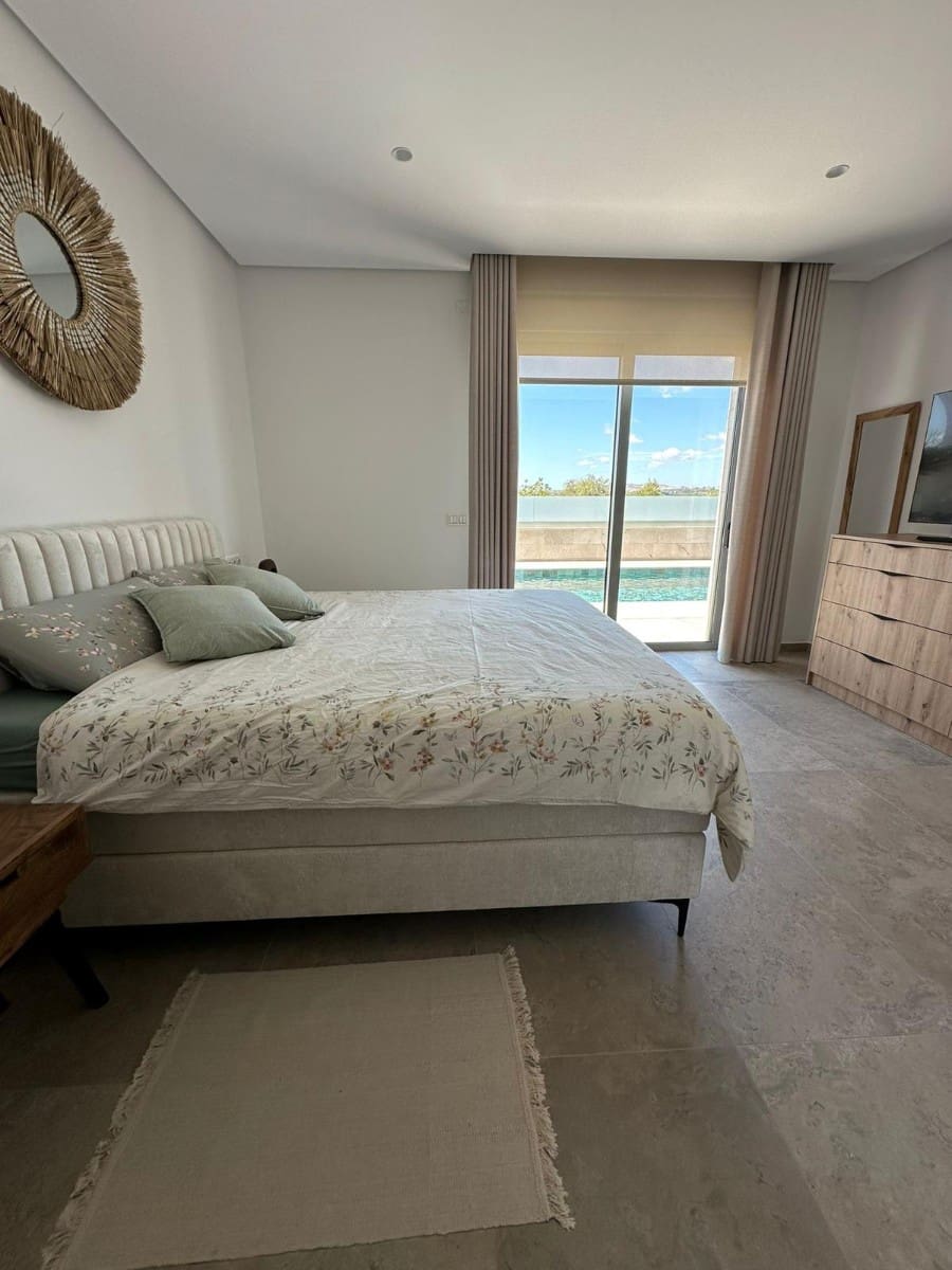 4 bedroom Villa for sale in Benijofar with pool garage - € 1,495,000 (Ref: 9499222)