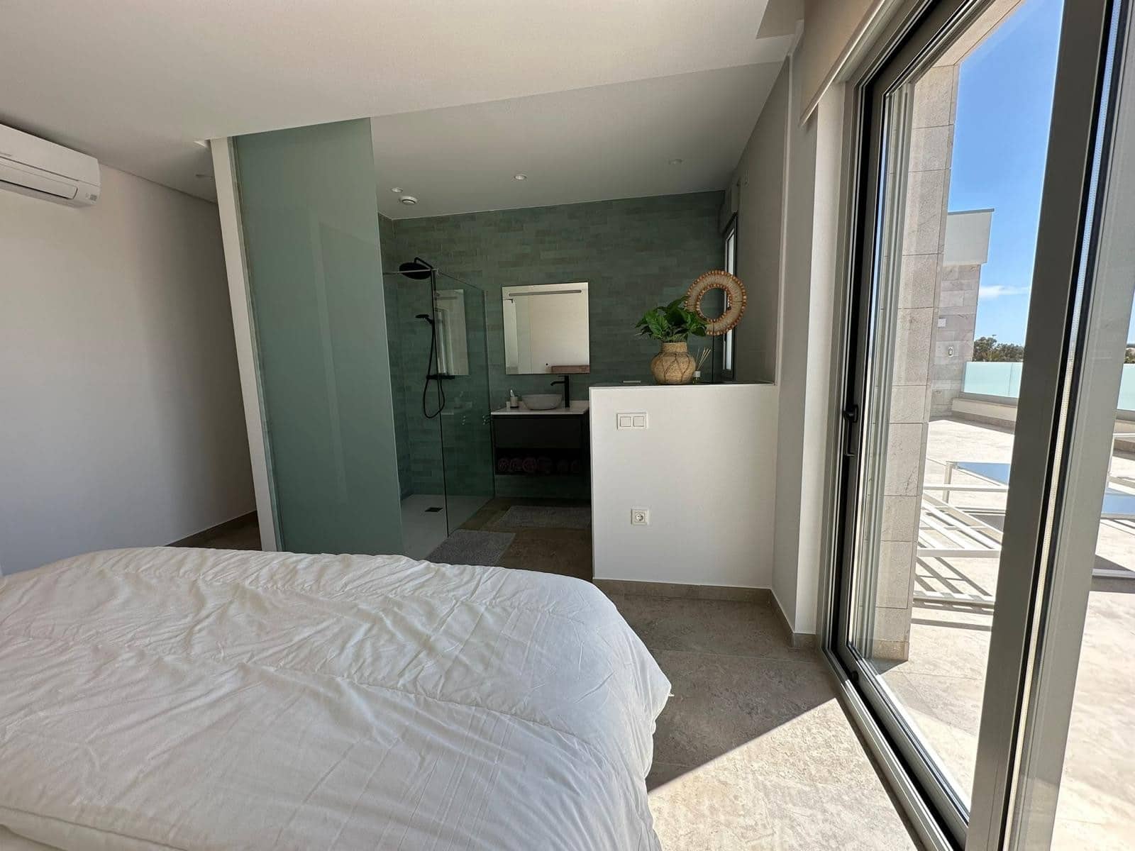 4 bedroom Villa for sale in Benijofar with pool garage - € 1,495,000 (Ref: 9499222)